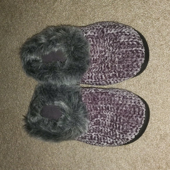 Slippers - Picture 1 of 3